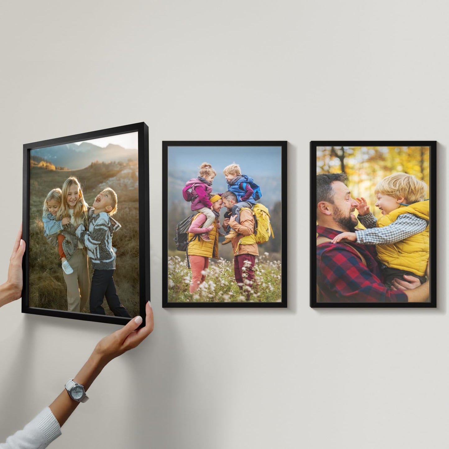 Unikatni Zidni Dekor – Personalizovane Fotografije u Elegantnom Ramu bez Bušenja