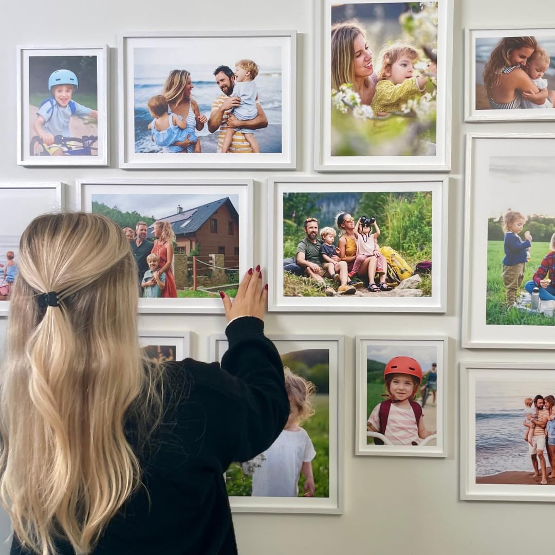 Unikatni Zidni Dekor – Personalizovane Fotografije u Elegantnom Ramu bez Bušenja